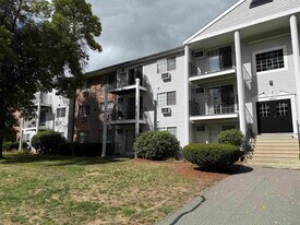 385 Huse Rd in Manchester, NH - Building Photo