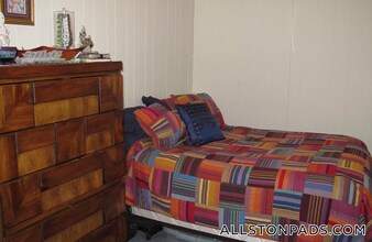 15 Glenville Ave, Unit B3 in Boston, MA - Building Photo - Building Photo