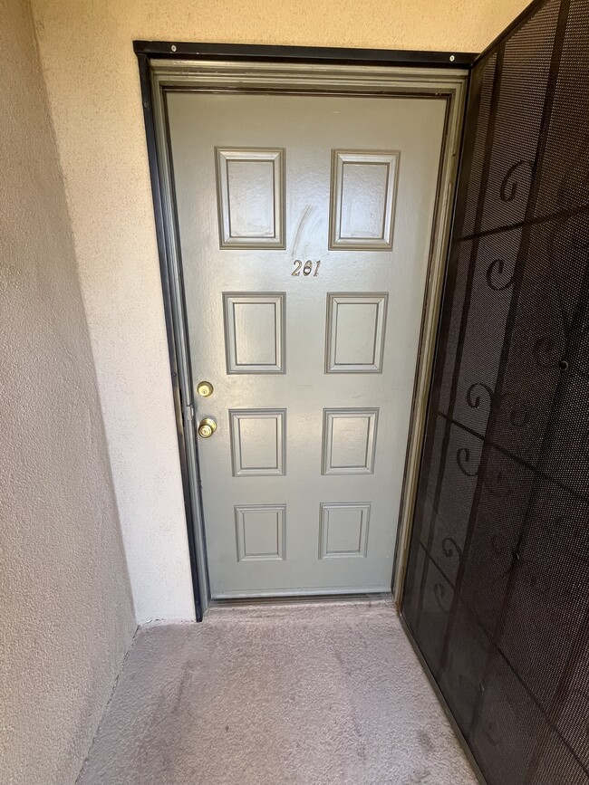 224 Oakleaf Dr, Unit 201 in Thousand Oaks, CA - Foto de edificio - Building Photo