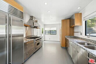 1317 Devlin Dr in Los Angeles, CA - Building Photo - Building Photo