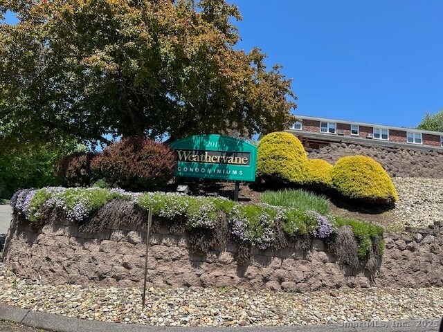 201 Regan Rd in Vernon, CT - Building Photo