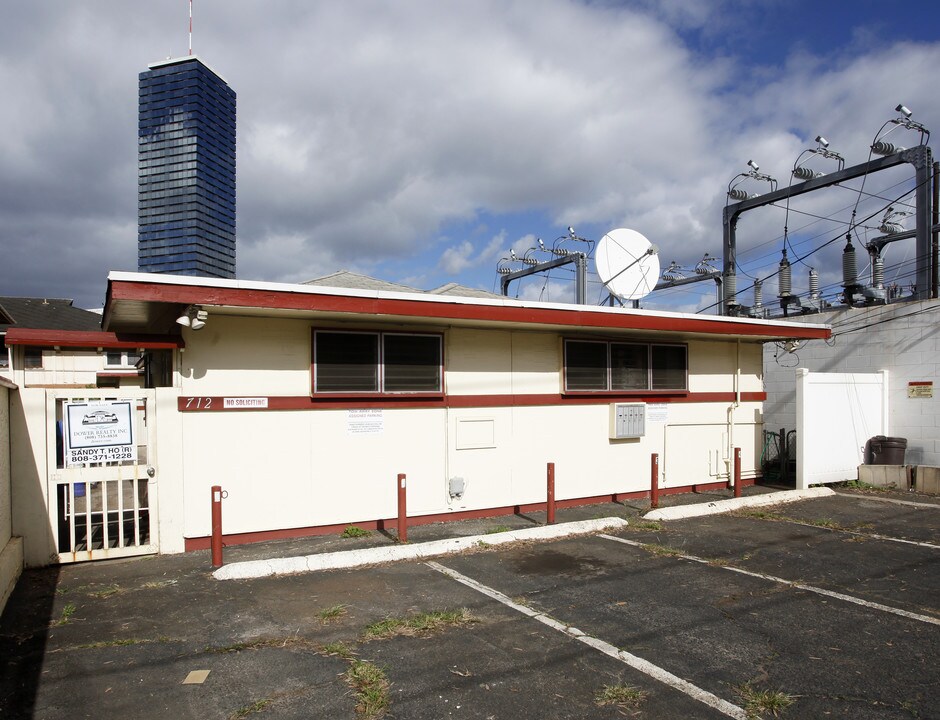 712 Pumehana St in Honolulu, HI - Foto de edificio