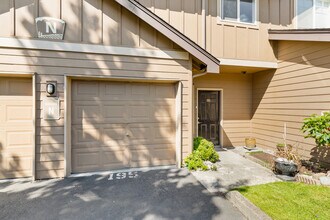 18930 Bothell Everett Hwy in Bothell, WA - Building Photo - Building Photo