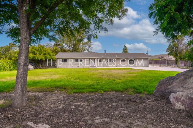 6404 E Woodward Ave in Manteca, CA - Building Photo - Building Photo