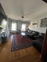 22 Willard St, Unit Room 5 in Chelsea, MA - Foto de edificio - Building Photo