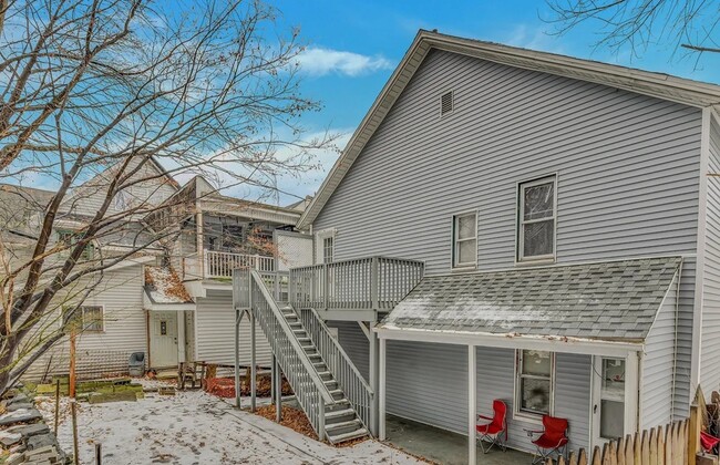 611 Moir Ct, Unit Apt 1 in Scranton, PA - Building Photo - Building Photo