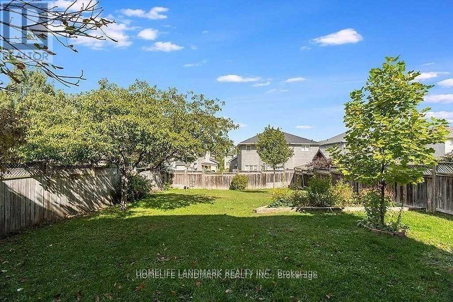 22 Willow Fern Dr in Barrie, ON - Building Photo