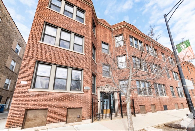 property at 1310 W Montrose Ave