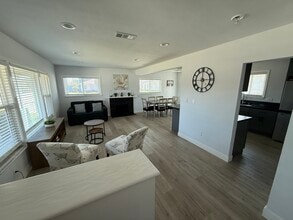 13471 Jackson St in Garden Grove, CA - Foto de edificio - Building Photo