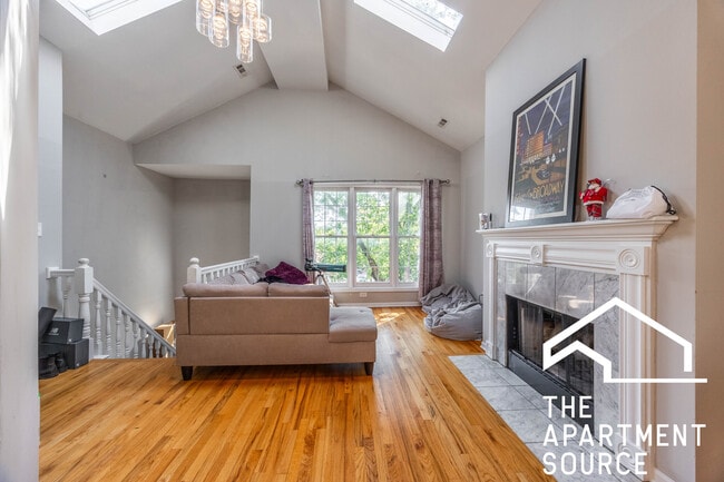 842 N Wood St, Unit 3