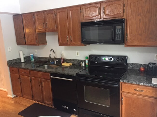 10345 Latney Rd in Fairfax, VA - Building Photo - Building Photo