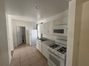 3321 W 63rd St, Unit 3321 in Los Angeles, CA - Foto de edificio - Building Photo