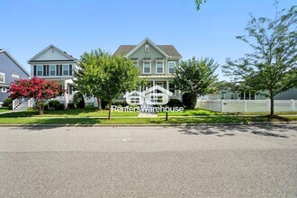 3304 Patrick Henry Dr in Chesapeake, VA - Foto de edificio - Building Photo