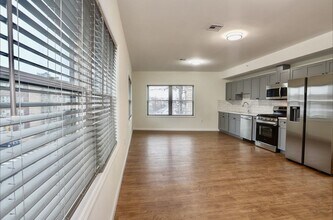 143 Zabriskie St, Unit E in Jersey City, NJ - Foto de edificio - Building Photo