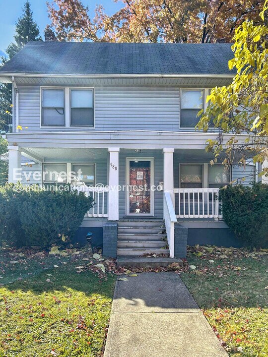 988 Brunswick Rd in Cleveland Heights, OH - Building Photo