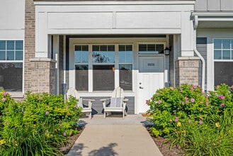 Seasons at Orchard Hills in Oak Creek, WI - Building Photo - Building Photo