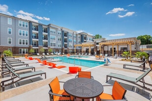 Thrive at University City in Charlotte, NC - Building Photo