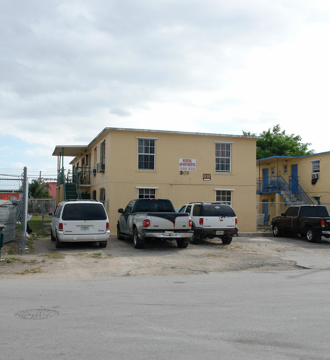 309 SW 5th Ave in Homestead, FL - Building Photo - Building Photo