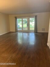 38 Worthington Ct in Freehold Township, NJ - Building Photo - Building Photo