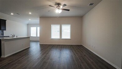 404 Honey Locust Dr in Nevada, TX - Building Photo - Building Photo