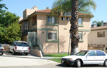 722 E Orange Grove Ave in Burbank, CA - Building Photo - Building Photo