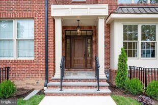 268 W Ashland St in Doylestown, PA - Building Photo