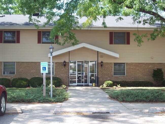 Northgate Apartments LLC in Beloit, WI - Foto de edificio - Building Photo