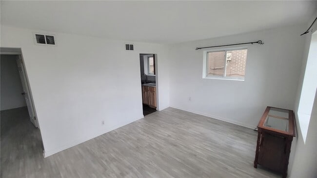 4461 Highridge St, Unit 2 in Pittsburgh, PA - Foto de edificio - Building Photo