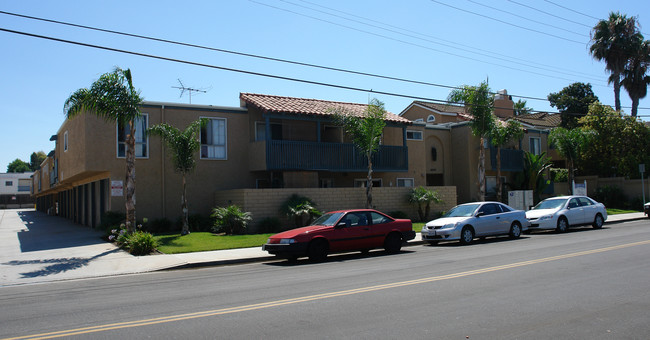 Harbor Mist Apartments in Huntington Beach, CA - Building Photo - Building Photo