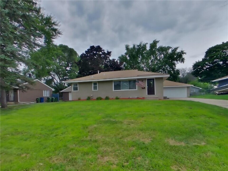 741 68th Ave NE in Fridley, MN - Building Photo