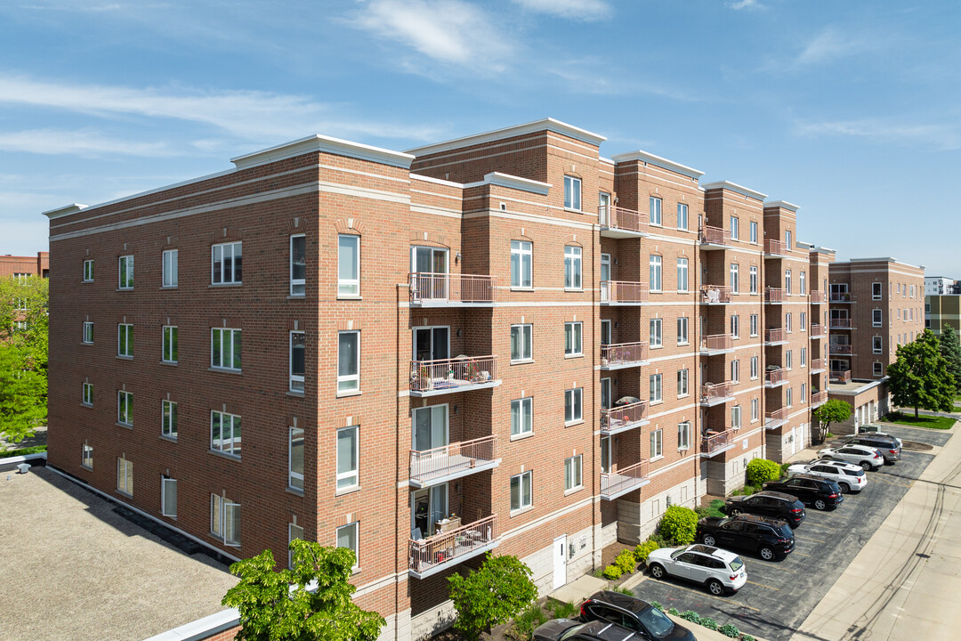 The Waterford of Des Plaines in Des Plaines, IL - Building Photo