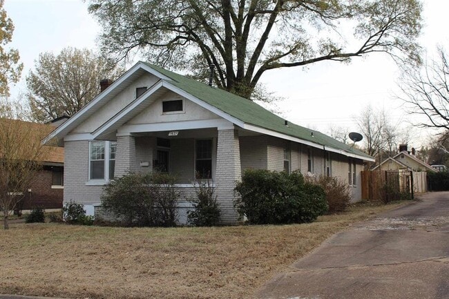 property at 1621 Kendale Ave