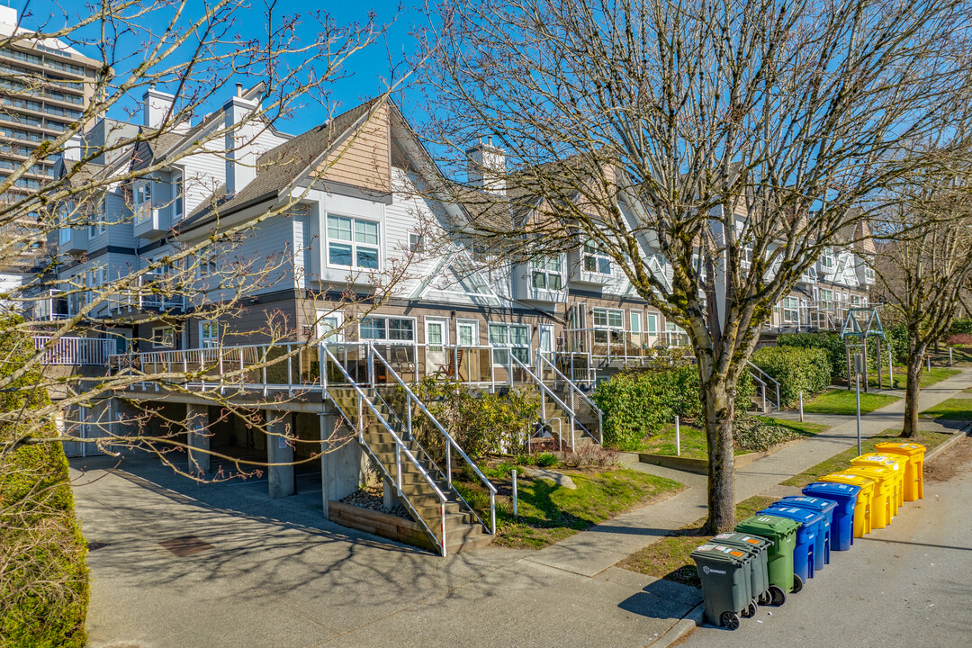 3787 Pender St in Burnaby, BC - Building Photo