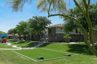 West Town Court in Phoenix, AZ - Building Photo - Building Photo