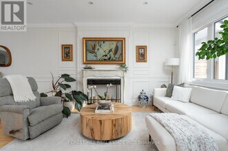 698 Adelaide St W in Toronto, ON - Building Photo - Building Photo