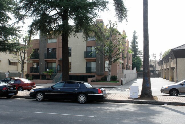 15012 Sherman Way in Van Nuys, CA - Building Photo - Building Photo