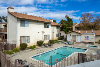 Little Europe in Banning, CA - Foto de edificio - Building Photo