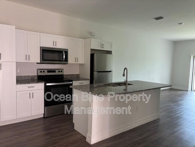 456 Grant Blvd in Lehigh Acres, FL - Building Photo - Building Photo