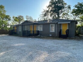 102 Austin St in Kyle, TX - Building Photo