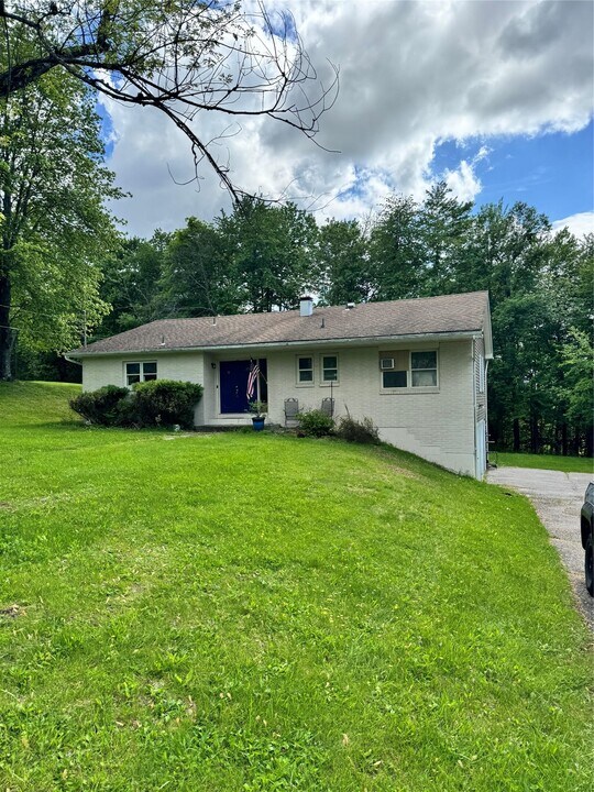 35 Top O Hill Rd in Wappingers Falls, NY - Building Photo