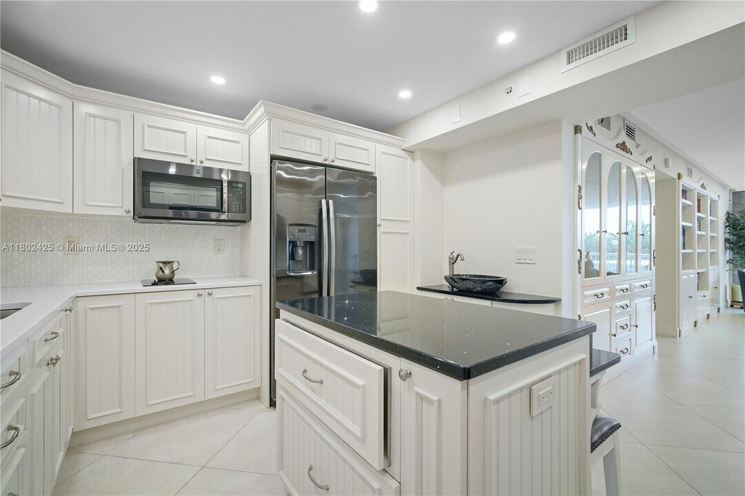 9341 Collins Ave in Surfside, FL - Building Photo