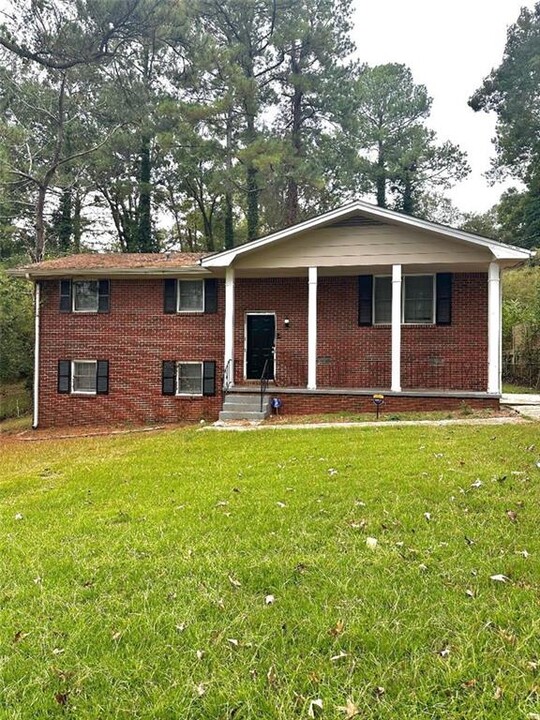 1738 Camperdown Cir in Decatur, GA - Building Photo