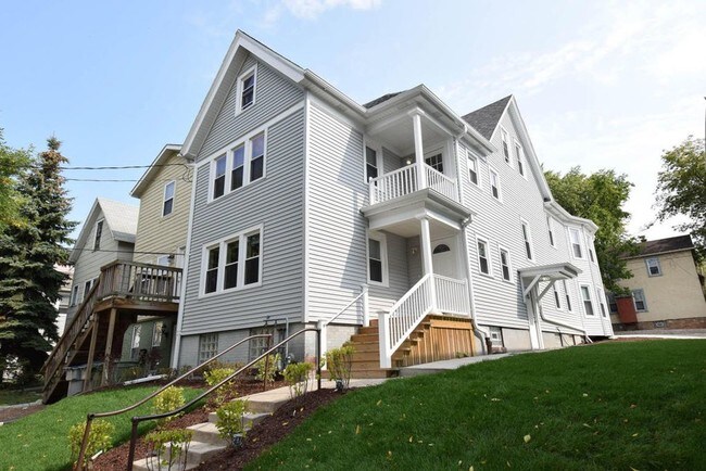 property at 1744 Arlington N Pl