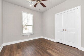 1241 Scarlet Crk Dr in Rosharon, TX - Building Photo - Building Photo