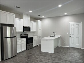 1300 W Sucre Dr in Edinburg, TX - Building Photo - Building Photo