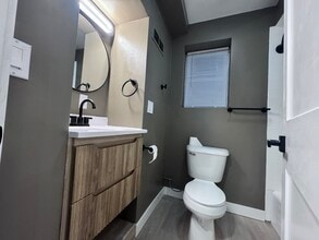 2123 Central Ave, Unit 2 in Dubuque, IA - Foto de edificio - Building Photo