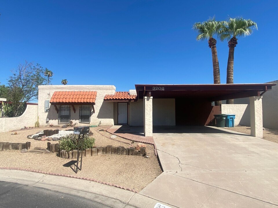 3208 W Sahuaro Dr in Phoenix, AZ - Building Photo