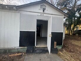 3515 Log Cabin Dr in Macon, GA - Building Photo