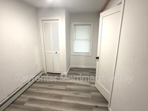 61 Chapel St in Lowell, MA - Foto de edificio - Building Photo