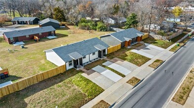 305 Trailside Ter in Springdale, AR - Foto de edificio - Building Photo